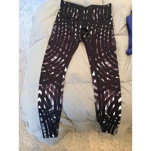 lululemon black patterned leggings | 6